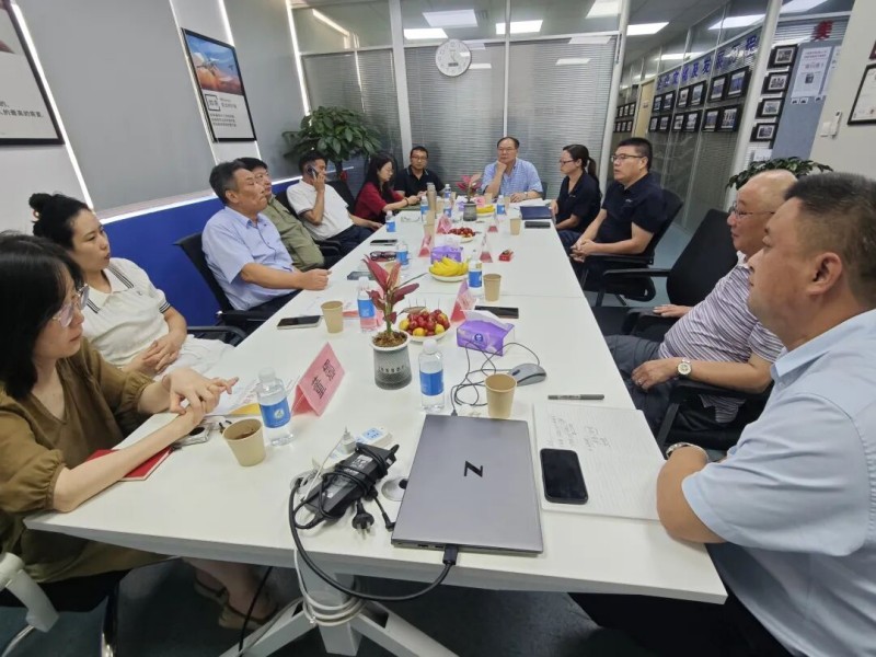 上海市现代服务业联合会领导一行莅临小管事机器人公司指导工作，共谋餐饮服务新发展