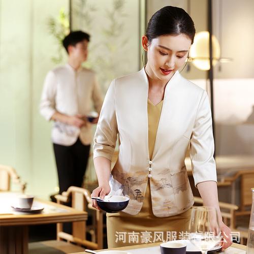 以服侍心，以礼待人 夏季女款餐饮服中的专业与温度